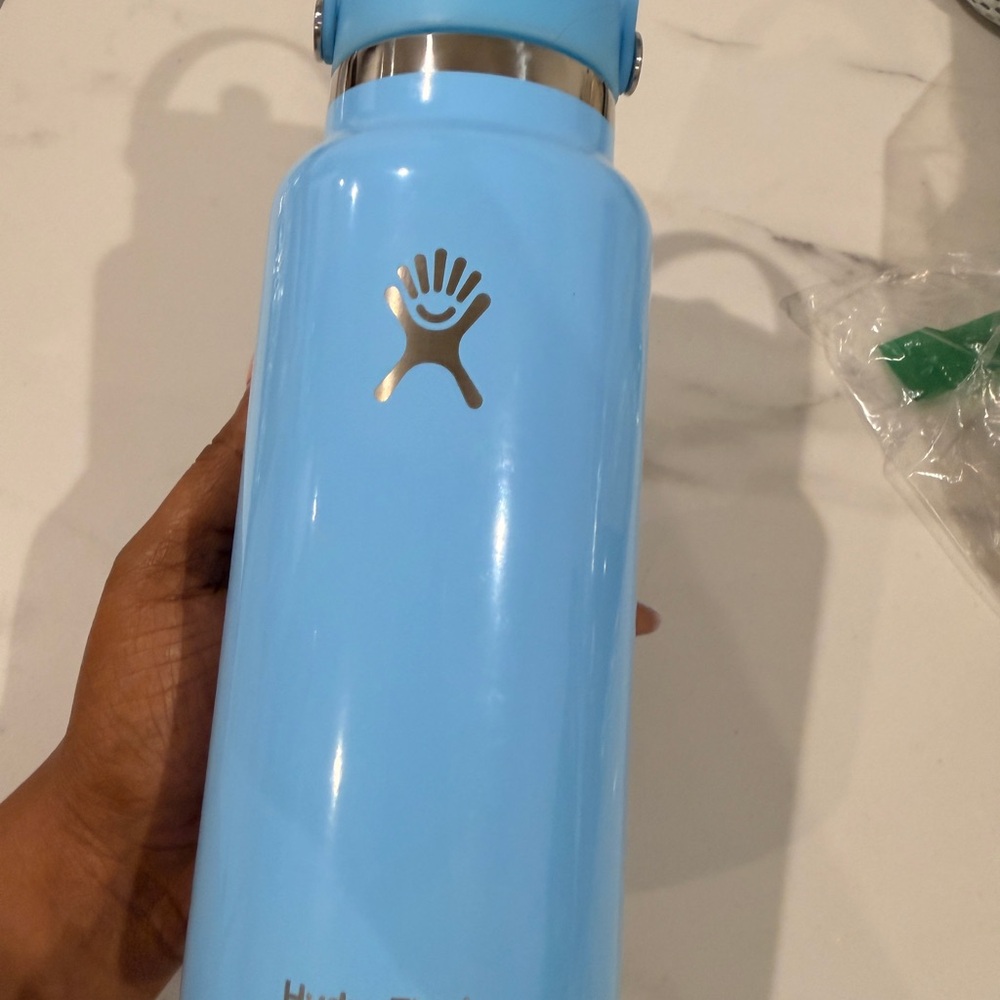 Hydro Flask Sky Blue Bottle with Silver Logo - Picture 2 of 3